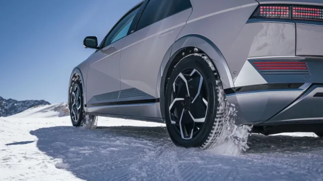Vybrat správné pneumatiky pro elektromobil je složitější. Může za to jejich specifická vlastnost