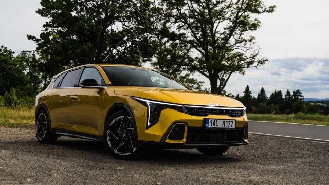 Nový hatchback jde tvrdě po Scale. Nástupce Ceedu však zatím trápí pár porodních nedostatků