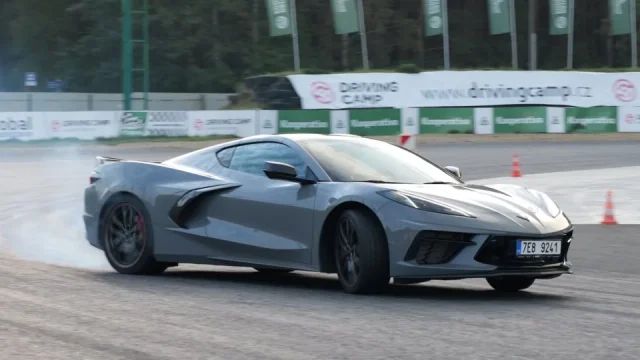 Řídili jsme nejdostupnější supersport současnosti. Lidé si ho často pletou s Ferrari