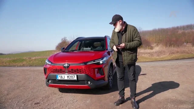 Recenze Toyoty Corollo Cross 2,0 Hybrid AWD (repríza)