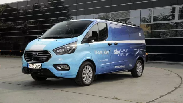 Vítězové etap na Tour de France z týmu Sky mohli využít speciálně upravený Ford Tourneo Custom