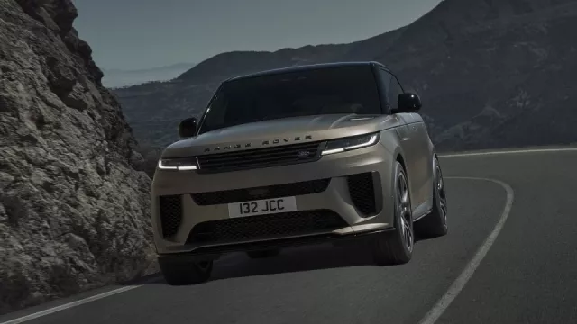 Range Rover Sport SV má průšvih kvůli reklamě s chytrou slovní hříčkou. Stačily tři stížnosti