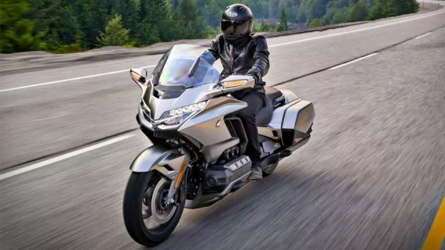 Honda Gold Wing pro rok 2018 je ostřejší, kompaktnější a lehčí