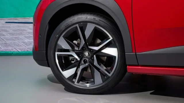 Týden v autech: Elektrická škodovka za 619 tisíc korun i nové rodinné SUV za půl milionu