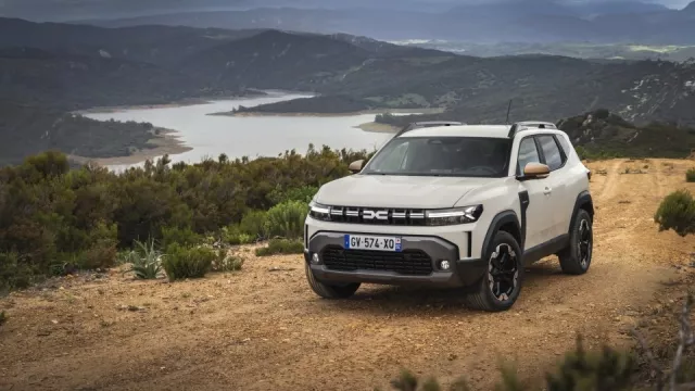 Poprvé za volantem nové Dacie Duster: Nejlépe jezdí, když si můžete řadit sami