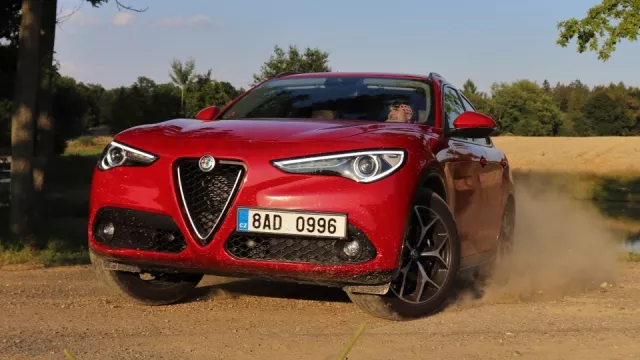 Test naftové Alfy Romeo Stelvio: Málokteré SUV se může chlubit takovým podvozkem, ale neumí česky