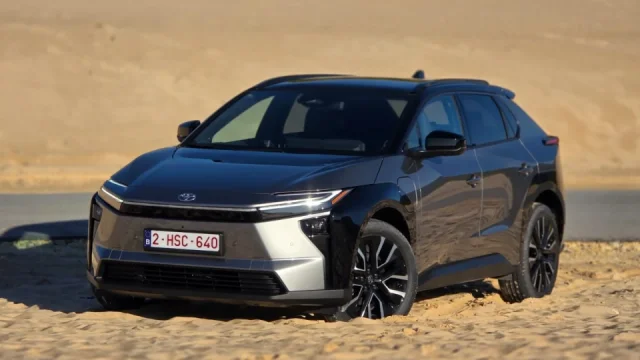 Za stejné peníze lepší svezení i mnohem delší dojezd. Řídili jsme novou Toyotu bZ4X