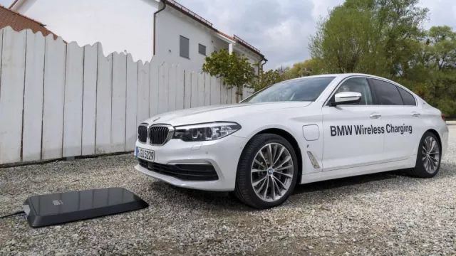 Nabíjení má být snazší než natankování. BMW nabídne Wireless Charging.