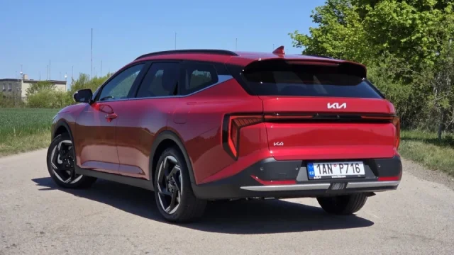 Týden v autech: Velké kombi za půl milionu v Česku i záplava čínských novinek z Pekingu