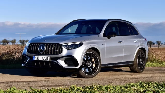 Mercedes-AMG GLC 63 S pohání čtyřválec s hybridem. Přesto je to nejlepší sportovní SUV současnosti