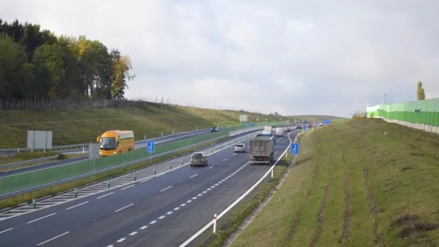 Jeďte na dovolenou čerství. Unavený řidič reaguje jako opilec s promile alkoholu