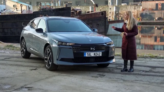 Recenze DS N°4 Hybrid 145 Jules Verne