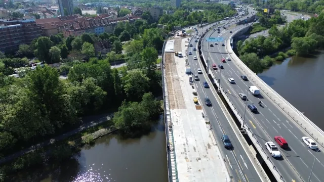 Oprava Barrandovského mostu se nakonec nestihne v termínu. Stavaři musí vyřešit nečekaný problém