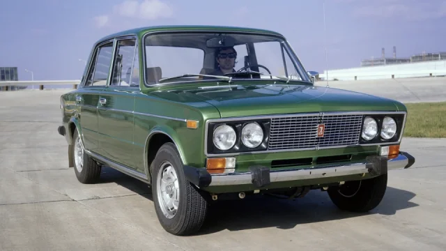 Sovětská Lada lákala československé motoristy na luxus a sílu. Připomeňte si brožuru z roku 1987
