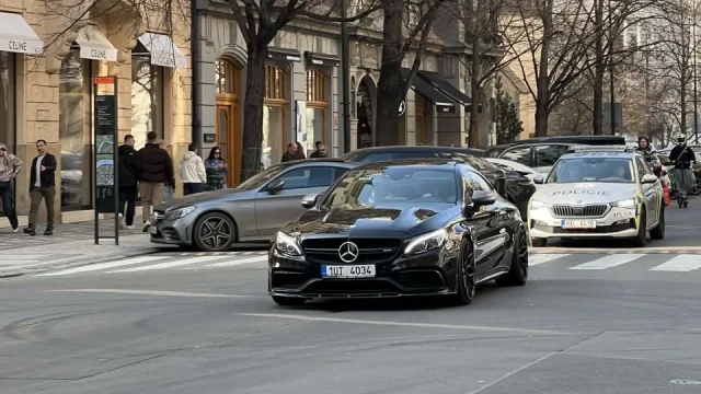 Hnutí chce pokutu 50 tisíc v nejdražší ulici v Praze. Vadí mu hluk, cílem je vydělat na bytech