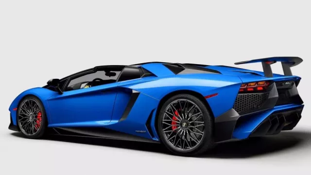 Na tohle se čekalo – Lamborghini Aventador Super Veloce přišel o střechu