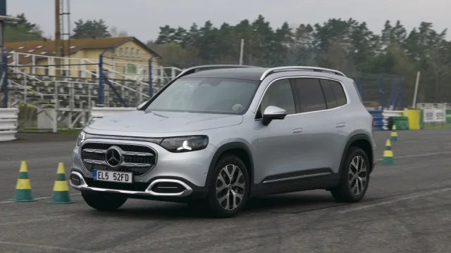 Mercedes-Benz GLB je úsporné sedmimístné SUV na elektřinu. Cena i schopnosti auta překvapí