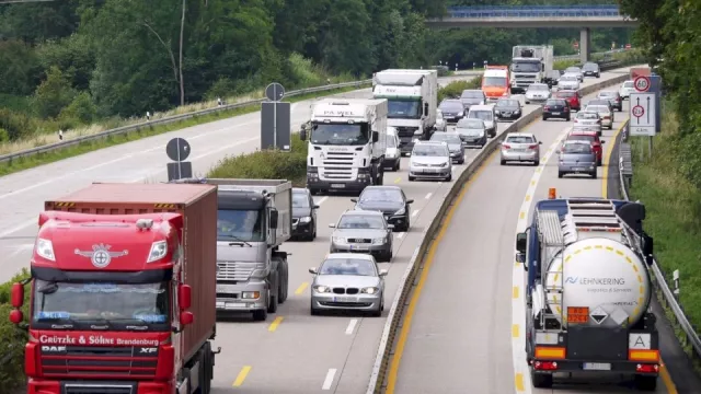 Na dovolenou se cestuje lépe bez kamionů. Přehled ukazuje, kdy mají zákaz v Česku i v cizině