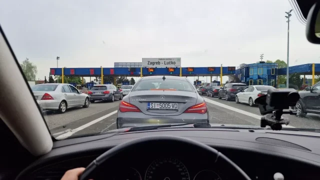 Nad častými chybami Čechů na zahraničních dálnicích zůstává rozum stát. Dá se na ně připravit předem