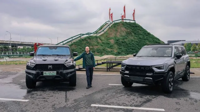 Zvládnou hluboký brod a jezdí bokem. Vyzkoušeli jsme čínské offroady M-Hero