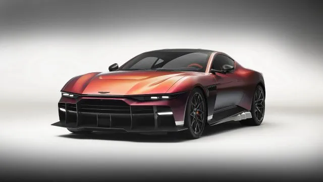 Aston Martin ukázal svůj nejsilnější vůz s motorem vpředu. Má V12 a výkon 850 koní