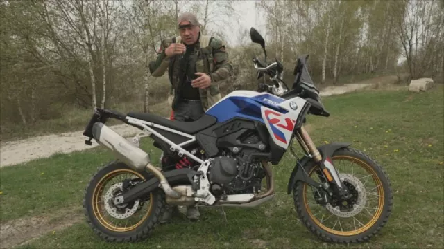 Tohle je stroj pro drsné jezdce. Sršeň krotil nové BMW F900 GS v náročném terénu