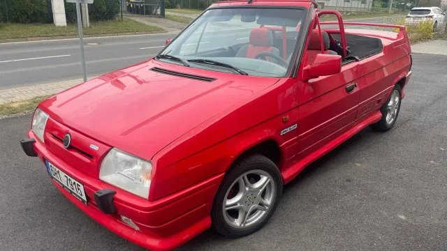 Kupte si raritní Škodu Favorit bez střechy. Dnešní cena kabrioletu MTX Roadster vyrazí dech