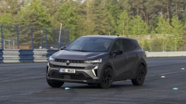 S Renaultem Symbioz jezdíme půl roku. Dokonalé auto to není, ale spotřebu má skvělou