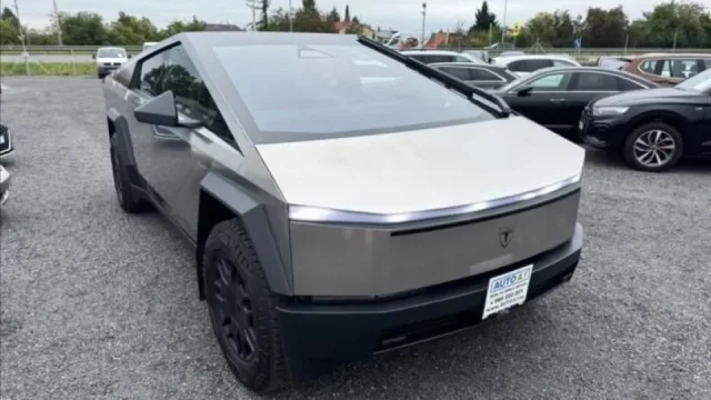 Týden v autech: Tesla Cybertruck z českého bazaru i Dacia Duster s naftovým motorem