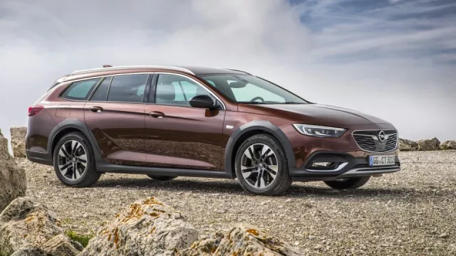 Country Tourer je zbytečně drahý. Jako liftback se dá Opel Insignia pořídit za méně než polovinu