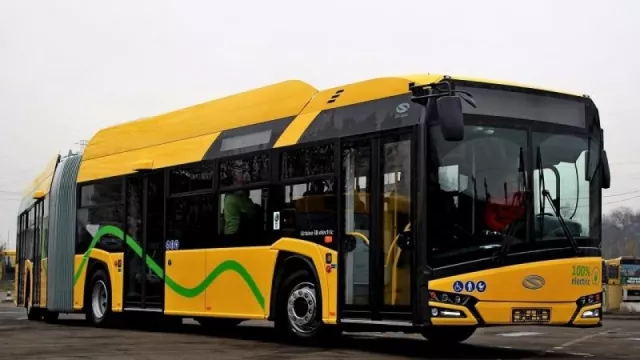 Ostuda dopravního podniku. Řidič natočil elektrický autobus, jak vypouští naftový dým