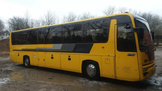 Ojetý autobus nestojí ani 50 tisíc korun. Lze si z něj postavit obytný vůz, ale je třeba vědět, jak