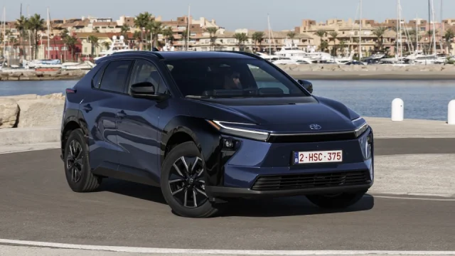 Komentář: Šmelina s emisními povolenkami končí. Od Tesly už je nechtějí dva největší klienti