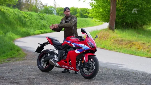 Recenze motocyklu Honda CBR650R E-Clutch 2026