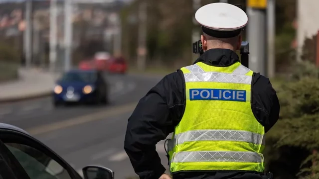 Když policistovi chybí část uniformy, nesmí dávat pokuty? Řidiči si myslí, že našli mezeru v zákoně