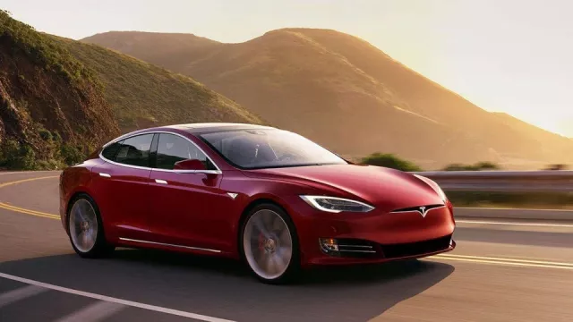 Každá desátá tesla neprojde technickou kontrolou. Méně spolehlivé jsou už jen dacie