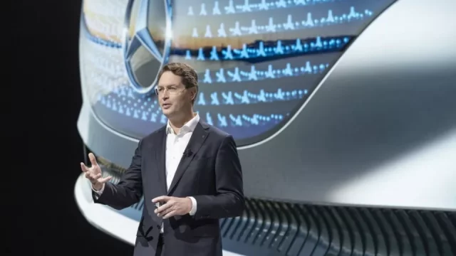 Zákaz spalovacích motorů zničí automobilový průmysl v Evropě, varuje šéf Mercedesu