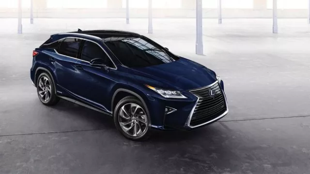 Lexus: Z usedlého auta pro staříky divoký závoďák