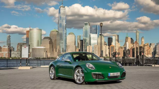 Úchvatná podívaná. Milionté Porsche 911 se projelo New Yorkem