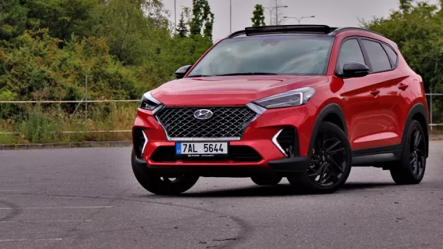 Porovnali jsme Hyundai Tucson s jeho dvojčetem ve sportovním kabátu. Rozdíly jsou nejen v designu