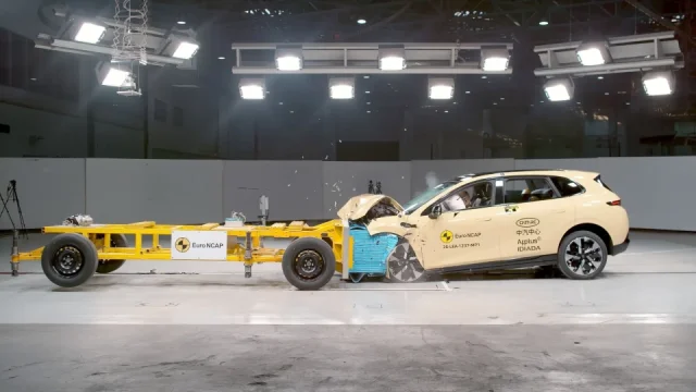 Euro NCAP otestoval tři čínské a jeden evropský vůz. K pěti hvězdičkám mu pomohly příplatkové prvky