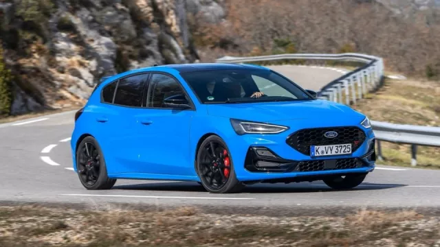 Nový Ford Focus ST Edition má nastavitelný podvozek jako závodní vozy. Ale umí být i rodinným autem