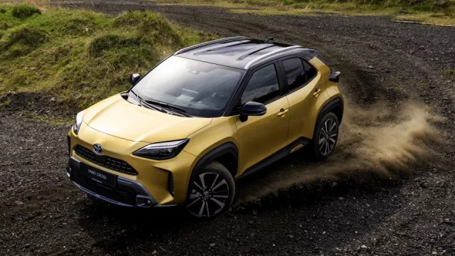 První test Toyoty Yaris Cross: Malé SUV s malou žízní. V reálném provozu jsme změřili spotřebu 4,2 l