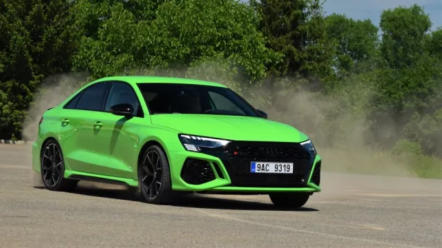 Test Audi RS3 Limuzína: Drifter a sniper apexů v jednom ďábelsky rychlém balení