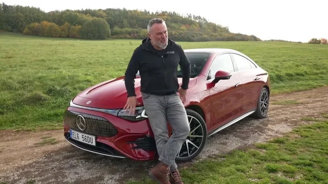 Tohle auto je počítač na kolech. Slibuje dojezd skoro 800 kilometrů i chytré cestování díky AI