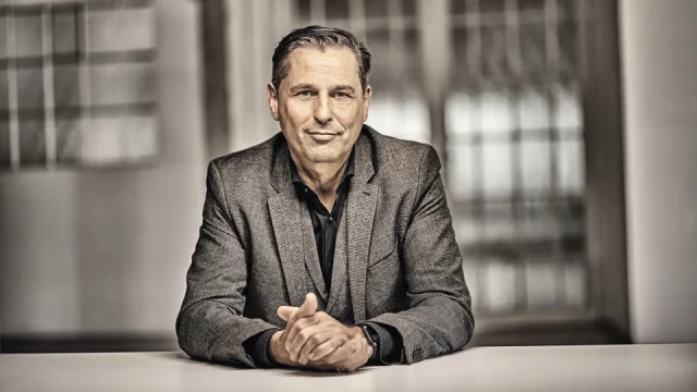 Komentář: Volvo ukradlo Škodovce šéfa i s jeho fotkou. Takové zprávy se oznamují nejlépe v neděli