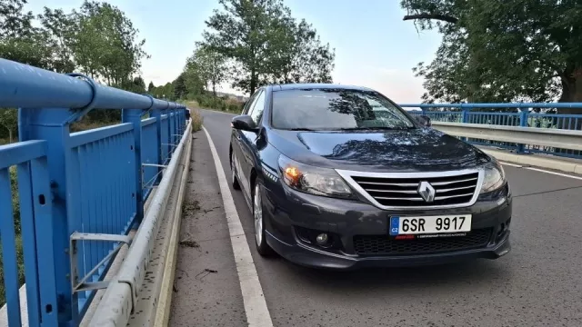 Ojetý Renault Latitude boduje minimálními nájezdy i slušnou spolehlivostí. A není drahý