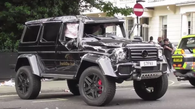 David sestřelil Goliáše. Prius při nehodě převrátil Brabus G500 4x4²