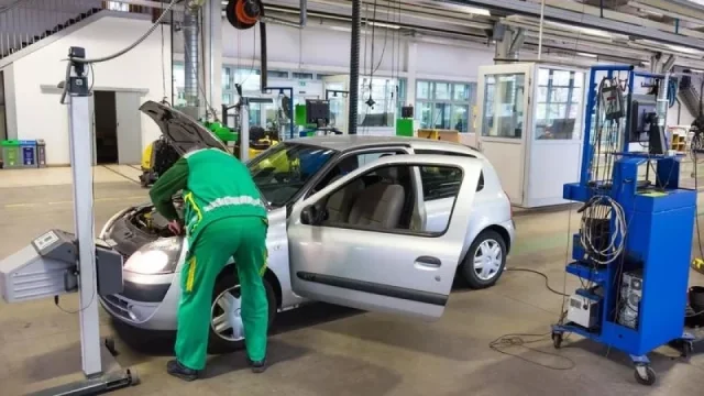 Skrytý poplatek na STK: Jen vybraní řidiči ojetin musí platit víc a nejde o podvod