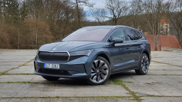 Překvapení z bazaru: Elektromobil porazil spalovací vozy, ojetinou roku je Škoda Enyaq